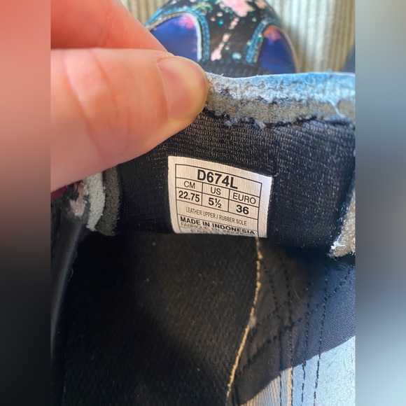 Asics Onitsuka Tiger Shoes - Picture 7 of 8